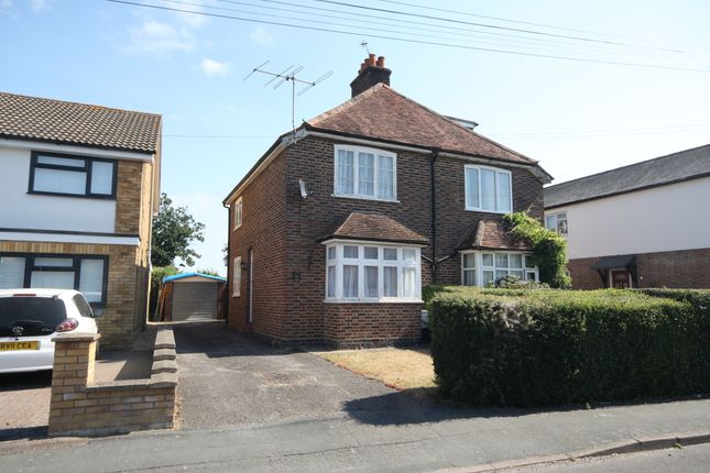 2 bed property, in Knaphill, £410,000