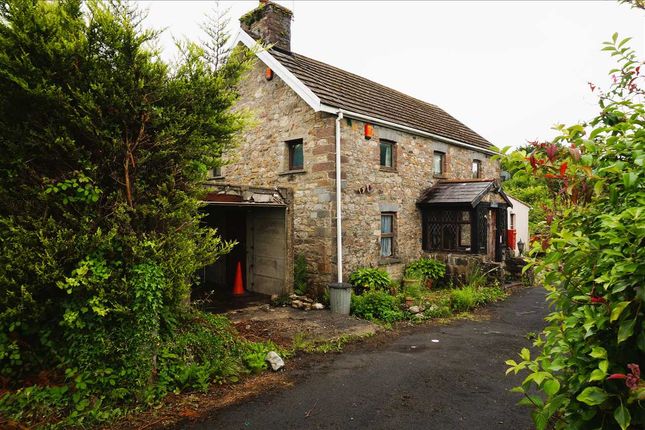 3 bed property, in Fferm Cwm Y Glo, £350,000