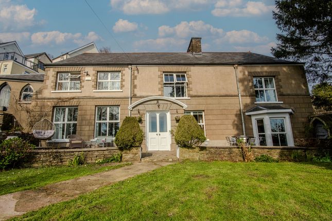 5 bed property, in High Street, £800,000