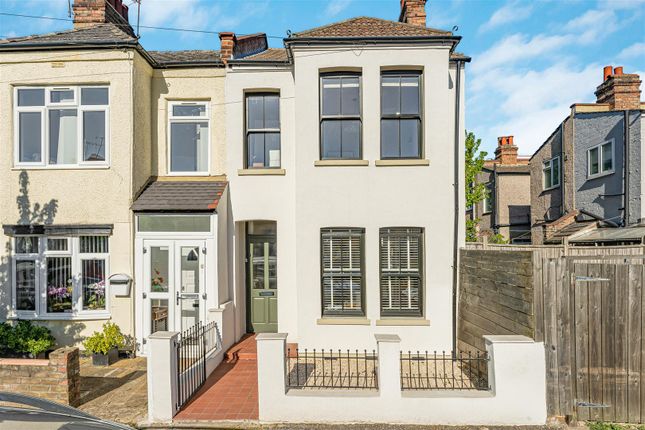 3 bed property, in Chaucer Road, £725,000