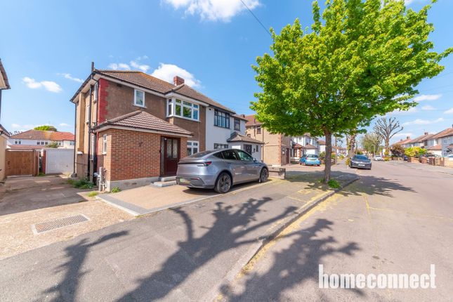 3 bed property, in Elms Farm Road, £550,000