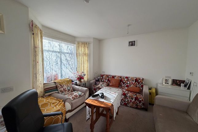 3 bed property, in College Gardens, £530,000