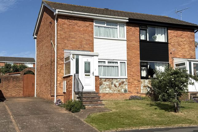 2 bed property, in Yew Tree Close, £249,950