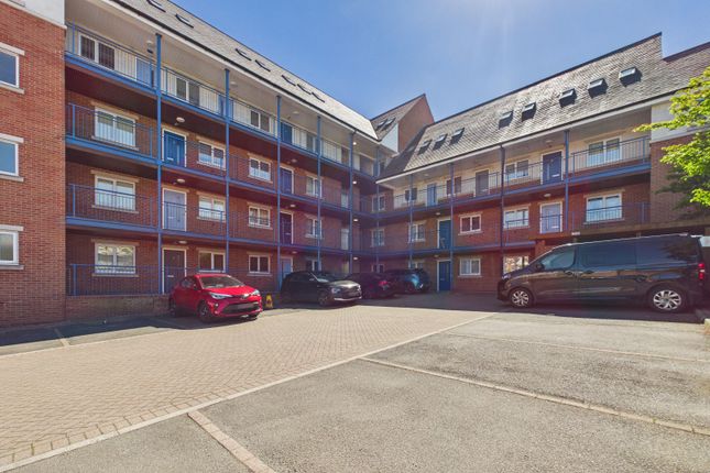 2 bed property, in Rowleys Mill, £105,000