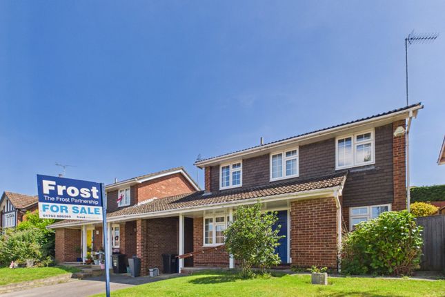 4 bed property, in Deanacre Close, £692,500