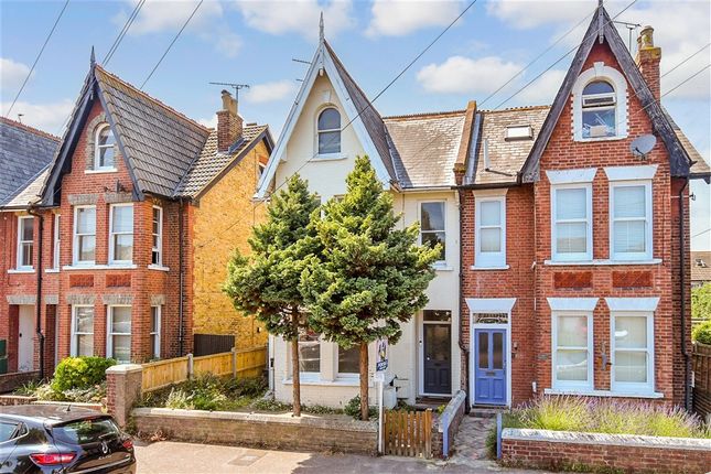 1 bed property, in Cavendish Road, £120,000