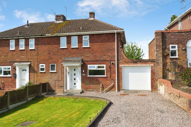2 bed property, in Beeches View Avenue, £235,000