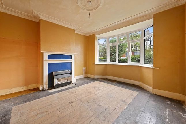 3 bed property, in Elmbank Way, £550,000