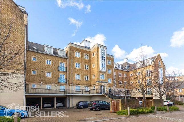 2 bed property, in Sandpiper Close, £210,000