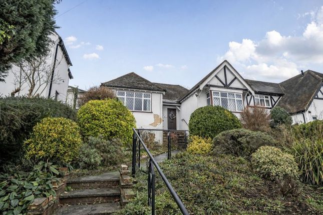 3 bed property, in Riddlesdown Avenue, £499,500