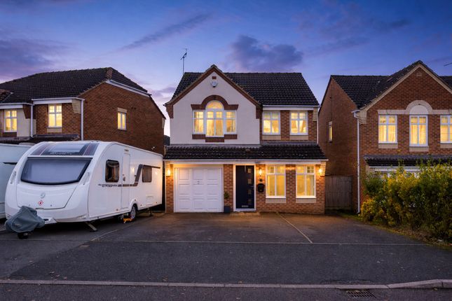 4 bed property, in Buntingbank Close, £290,000