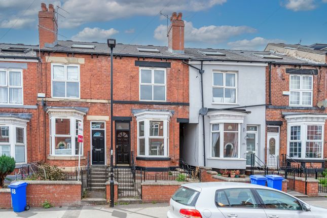 3 bed property, in Vincent Road, £225,000
