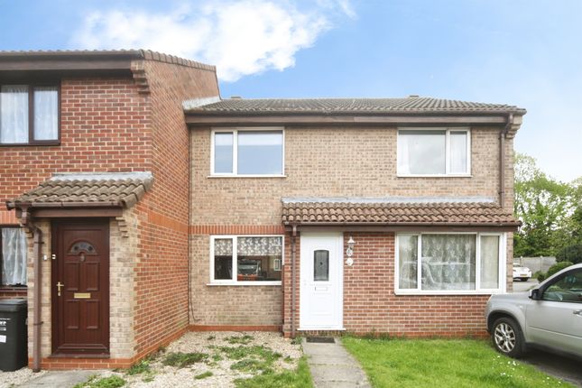 2 bed property, in St. Margarets Court, £190,000
