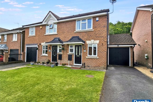 2 bed property, in Brookdale Close, £240,000
