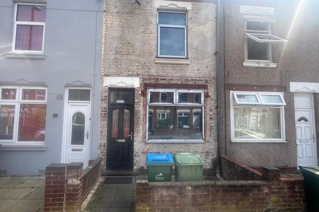 4 bed property, in Northfield Road, £190,000