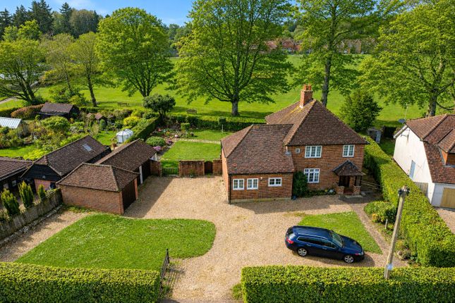 4 bed property, in Hale House Lane, £850,000