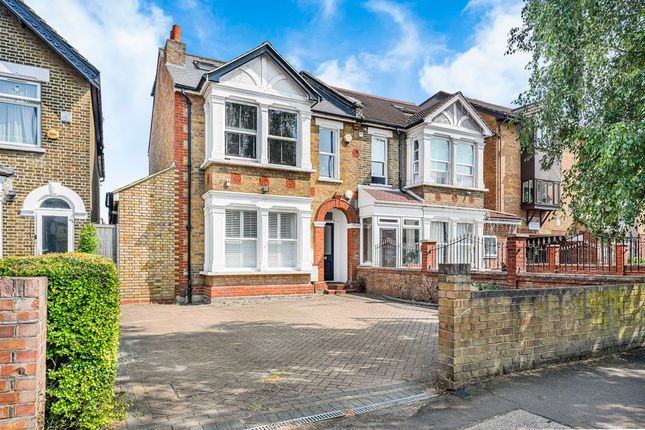 6 bed property, in Hertford Road, £775,000