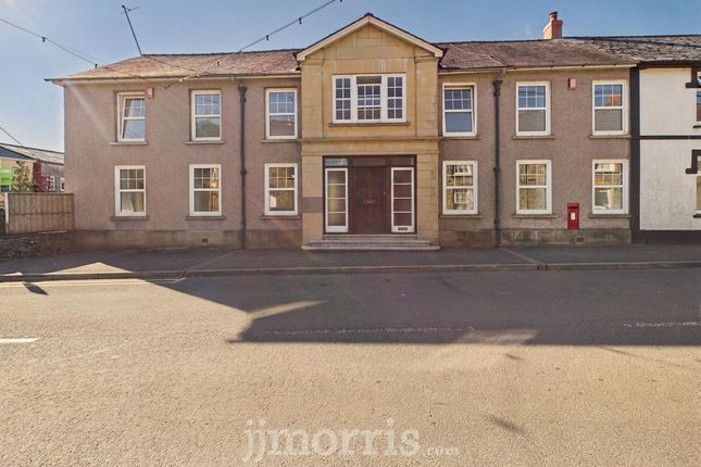 4 bed property, in Pontwelly, £299,950