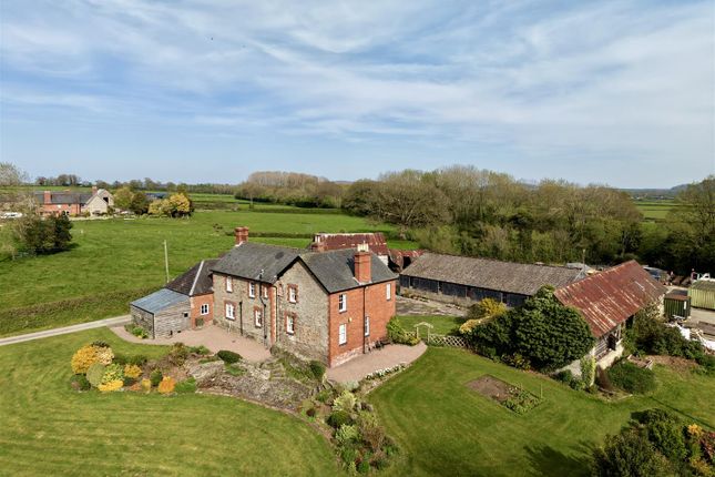 5 bed property, in Whitney-On-Wye, £865,000