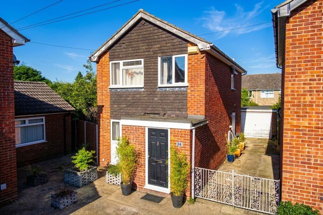 3 bed property, in Woodyard Close, £265,000