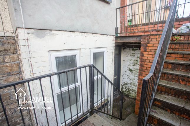 3 bed property, in North Road, £70,000