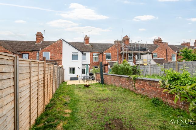 2 bed property, in Regent Street, £160,000