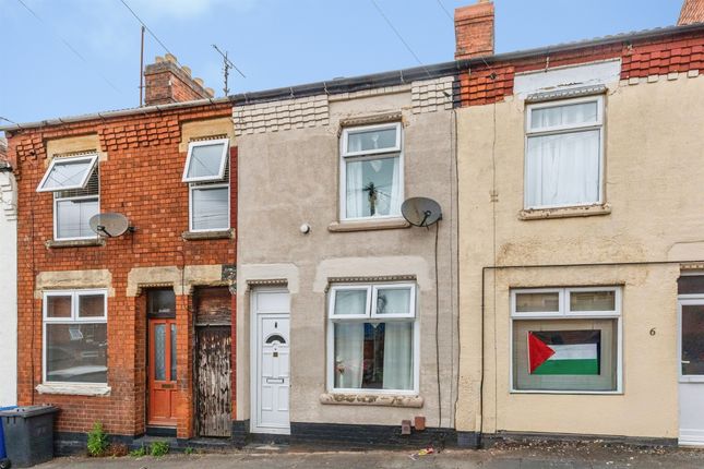2 bed property, in Hill Street, £155,000