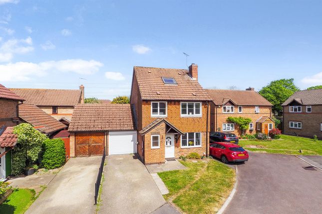 4 bed property, in Dove Close, £415,000