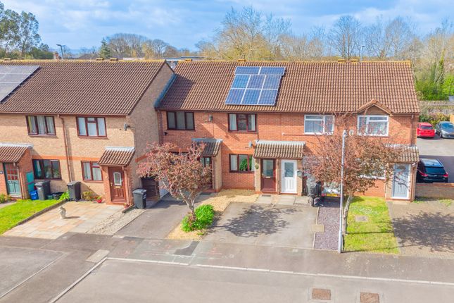 2 bed property, in 14 St. Margarets Court, £195,000