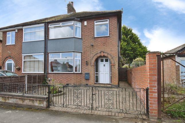 3 bed property, in Orchard Road, £300,000