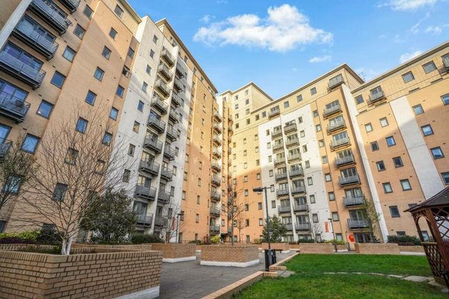 1 bed property, in Elmwood Lane, £115,000