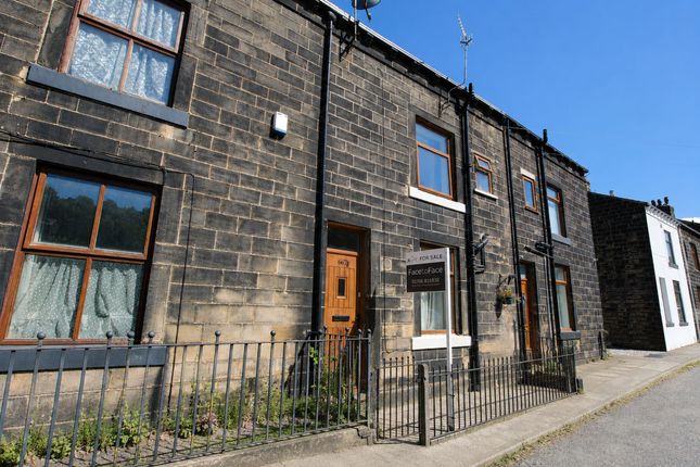 2 bed property, in Rochdale Road, £125,000