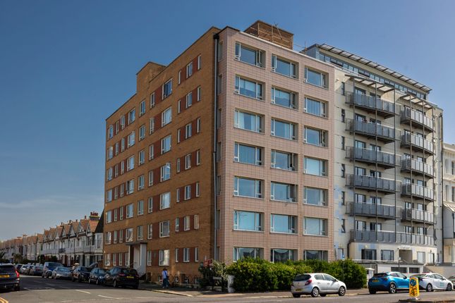 1 bed property, in Kingsway, £220,000