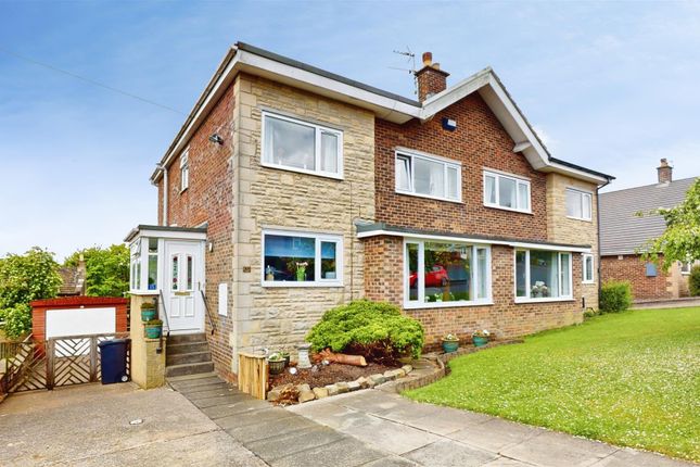 3 bed property, in Greenacres Drive, £275,000