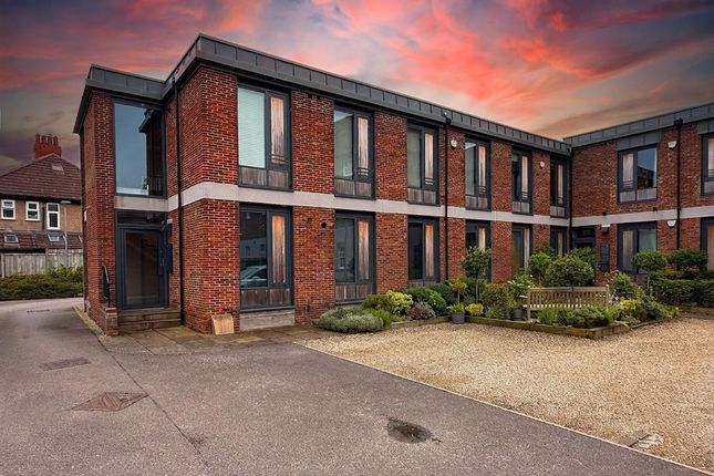 2 bed property, in North Park Road, £350,000