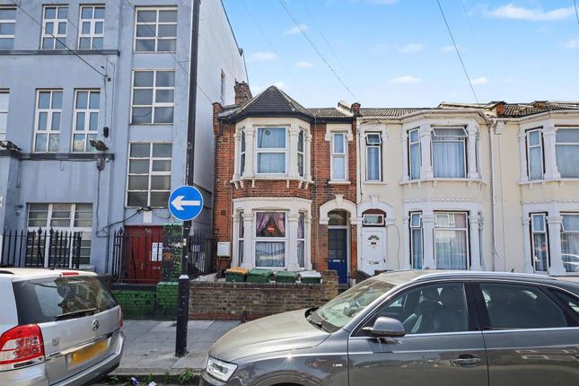 1 bed property, in 54A Church Road, £160,000