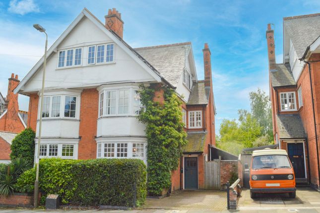 5 bed property, in Holmfield Road, £650,000