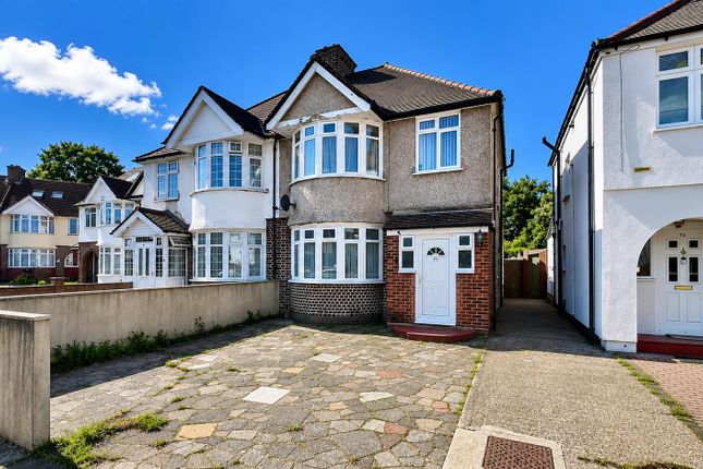 3 bed property, in Nelson Gardens, £585,000