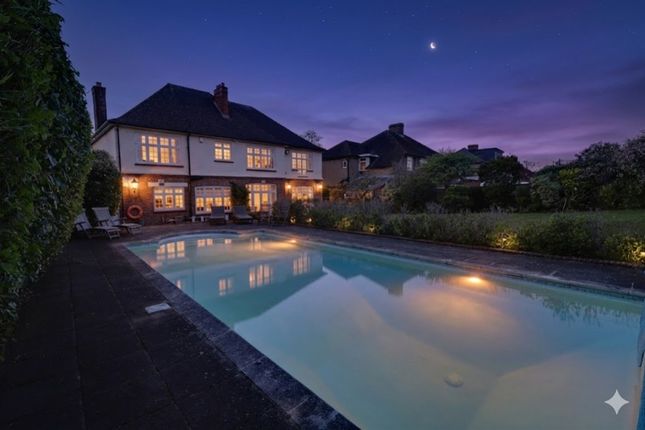 5 bed property, in Hayes Lane, £1,350,000