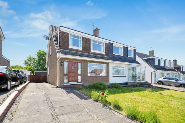 3 bed property, in Crookston Drive, £195,000