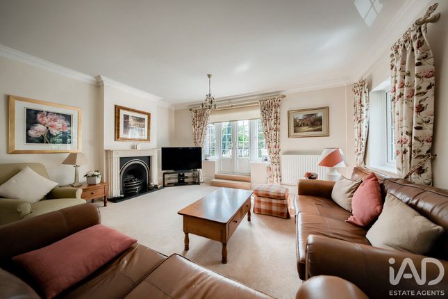 4 bed property, in St Bernards Road, £800,000