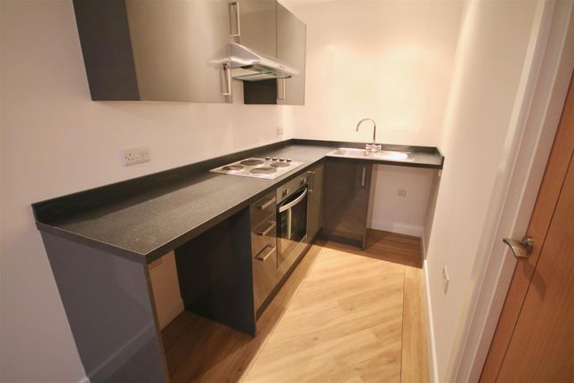1 bed property, in Isambard Brunel Road, £65,000