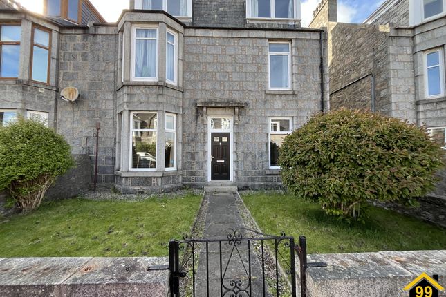 2 bed property, in Elmfield Avenue, £170,000