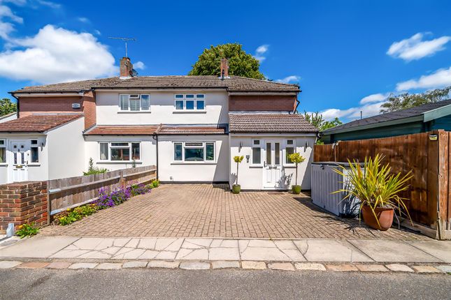 3 bed property, in Cherry Orchard Road, £550,000