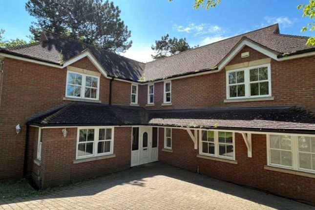 5 bed property, in Arbour Lane, £850,000