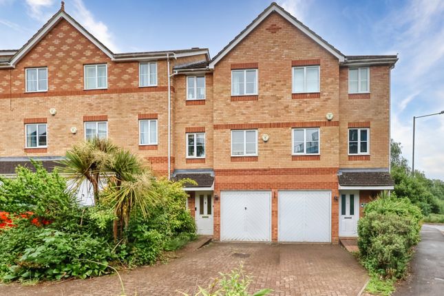 3 bed property, in Princes Gate, £450,000