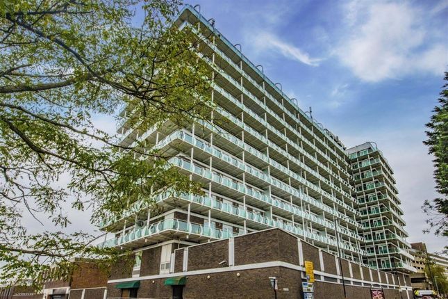 2 bed property, in Wellington Street, £115,000