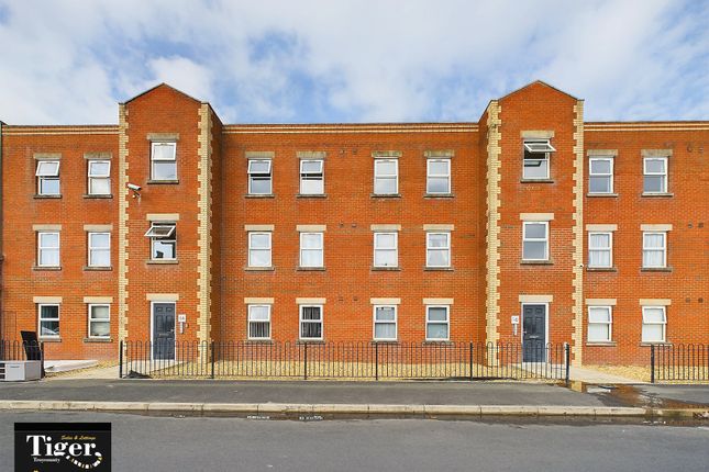 2 bed property, in Harcourt Road, £70,000