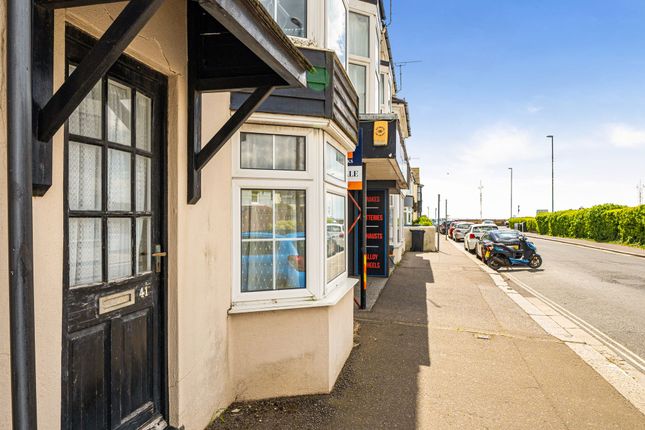 1 bed property, in West Street, £110,000