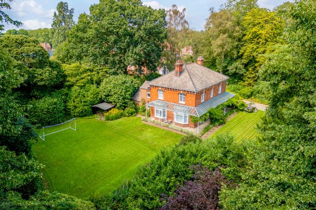 4 bed property, in Boston Road, £725,000